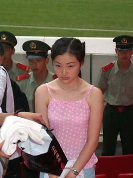 老实巴交的乡下女人,一夜杀了邻居一家4口,起因是一只鸡